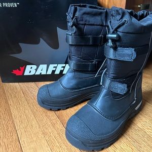 Baffin snowboots, like new.